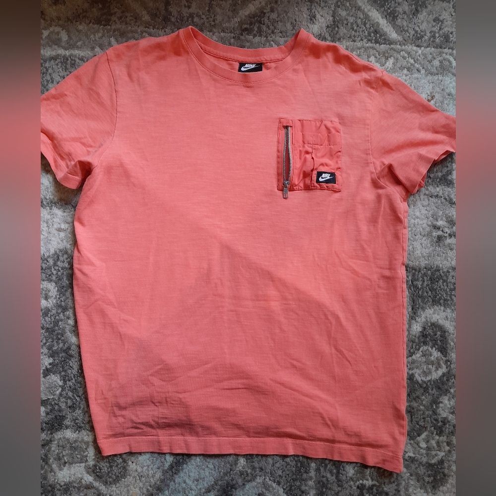 Nike t shirt with front pocket and zipper mens size large